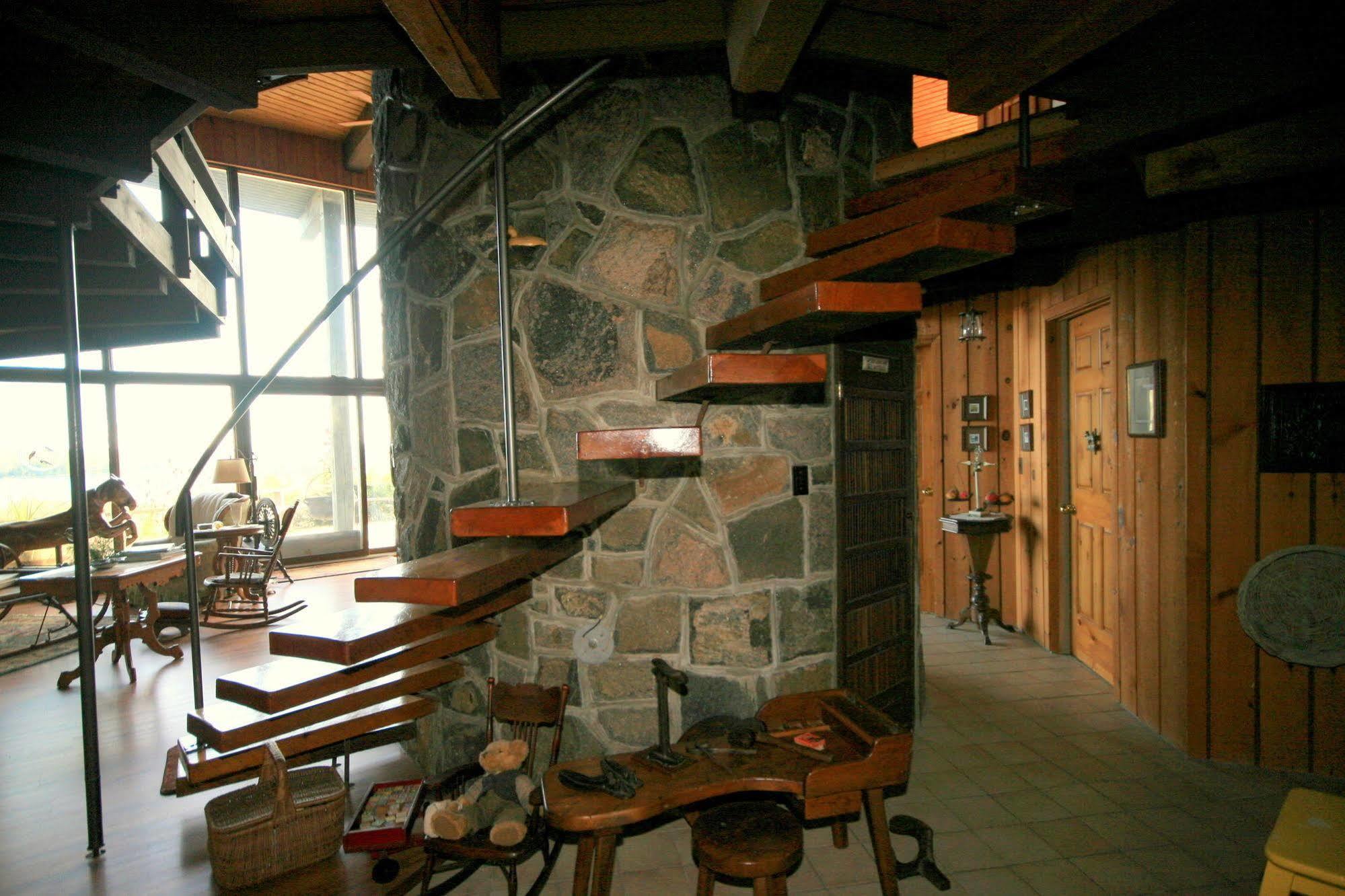 Stouffermill Bed & Breakfast Algonquin Highlands Exterior photo